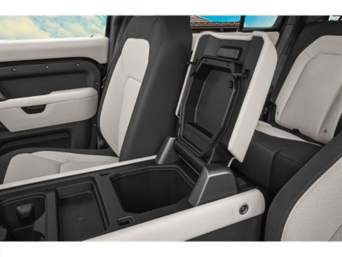 Used 2024 Land Rover Defender 110 X-Dynamic SE image 14