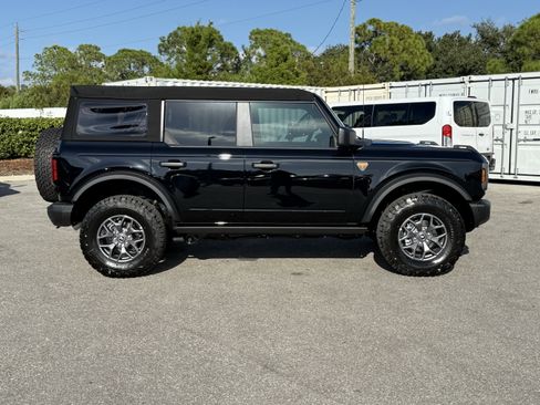 New 2025 Ford Bronco Badlands image 3