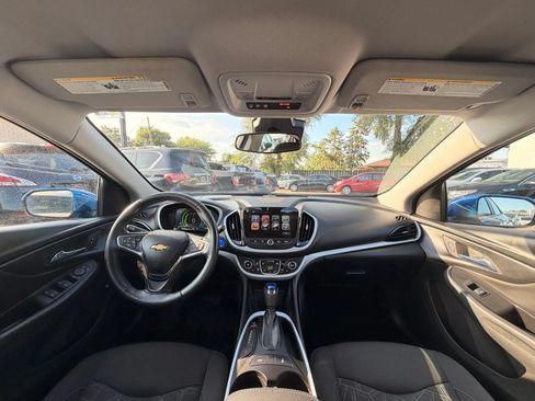 Used 2017 Chevrolet Volt LT w/ Comfort Package FWD image 2