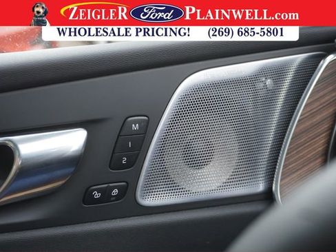 Used 2023 Volvo XC60 B5 Ultimate image 32