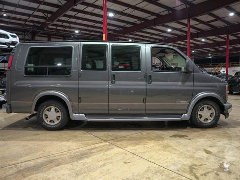 Used 1999 GMC Savana 1500 w/ Convenience Pkg image 10