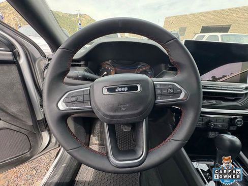 Used 2025 Jeep Compass Trailhawk AWD/4WD image 2
