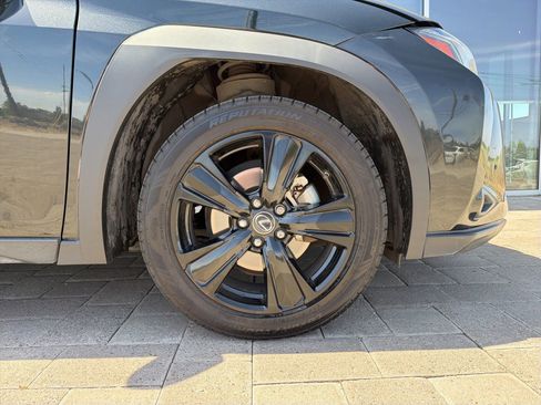 Used 2022 Lexus UX 200 w/ Accessory Package (Z1) FWD image 8