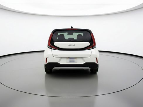 Used 2025 Kia Soul LX w/ LX Technology Package FWD image 7