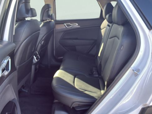 Used 2024 Kia Sportage EX FWD image 25