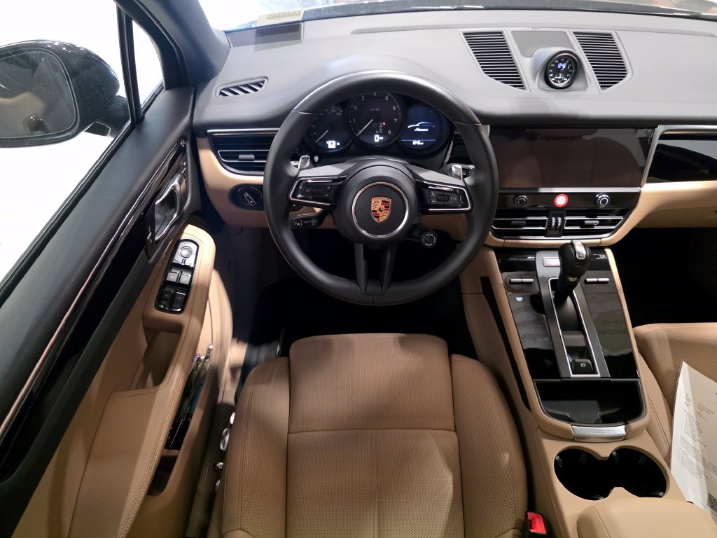 Certified 2026 Porsche Macan AWD/4WD image 15