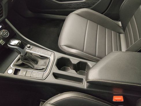 Used 2024 Volkswagen Jetta SE FWD image 26