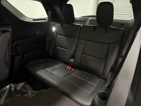 New 2026 Ford Explorer ST-Line w/ ST-Line Street Pack image 18
