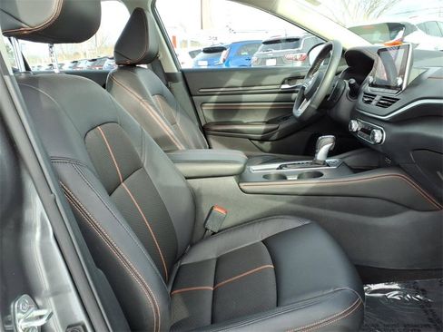 Certified 2022 Nissan Altima 2.5 SR image 5