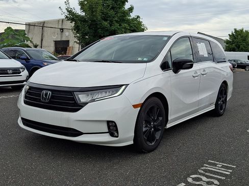 Used 2024 Honda Odyssey Sport image 3