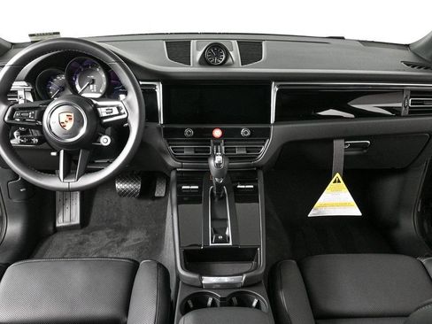 Certified 2026 Porsche Macan AWD/4WD image 19