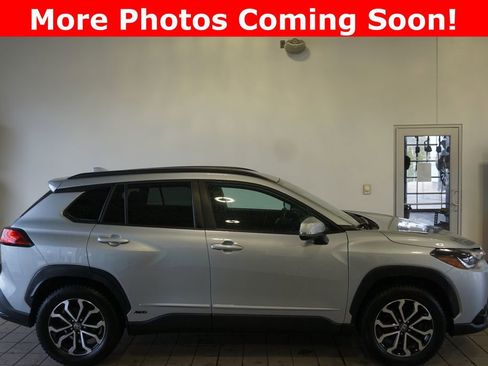 Used 2024 Toyota Corolla Cross SE image 2