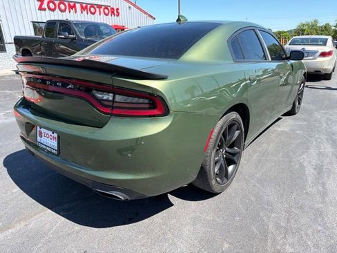 Used 2018 Dodge Charger R/T w/ Blacktop Package RWD image 9