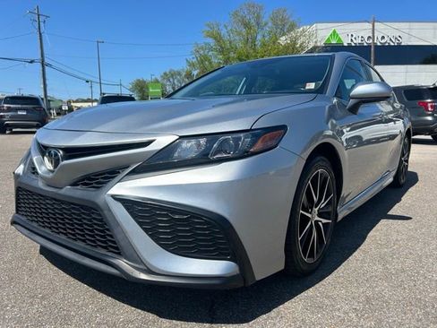 Used 2021 Toyota Camry SE image 4