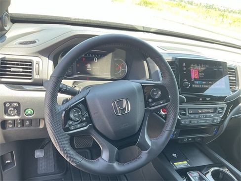 Certified 2024 Honda Passport Black Edition image 22