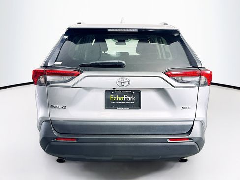 Used 2021 Toyota RAV4 XLE image 7