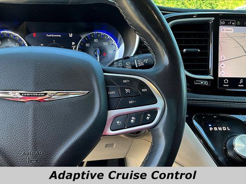 Used 2024 Chrysler Pacifica Limited FWD image 11
