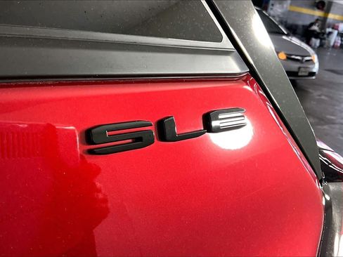 Used 2024 GMC Terrain SLE w/ Driver Convenience Package FWD image 10