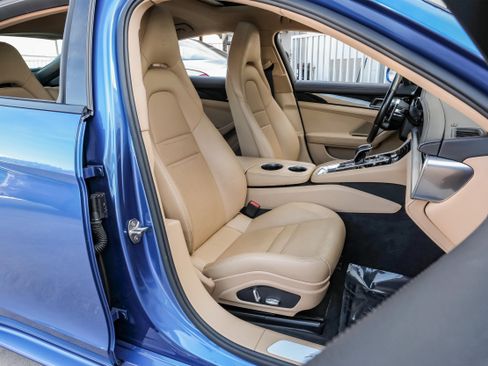 Used 2018 Porsche Panamera 4 w/ Sport Chrono Package image 47