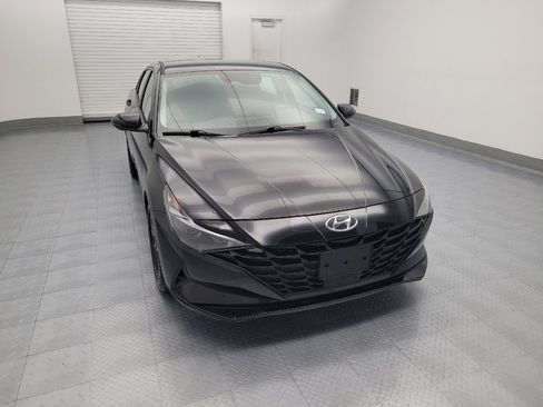 Used 2022 Hyundai Elantra SEL w/ Convenience Package FWD image 14