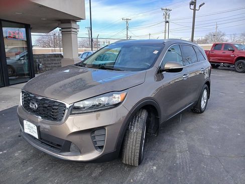 Used 2019 Kia Sorento LX w/ LX Convenience Package image 1