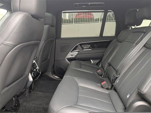 Used 2024 Land Rover Range Rover Long Wheelbase SE image 12