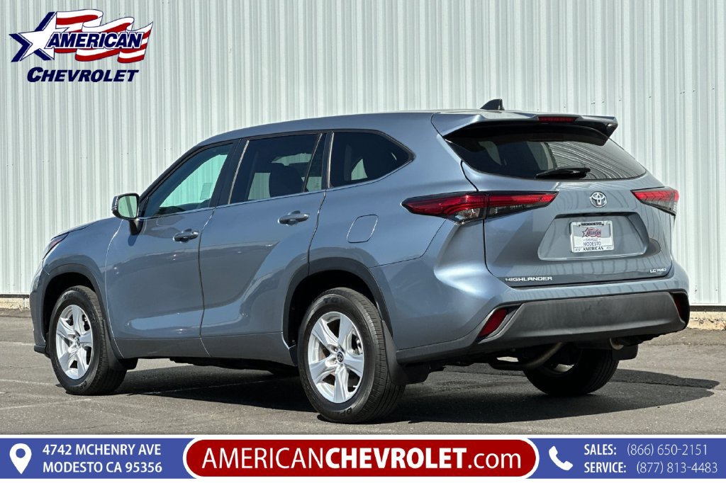 Used 2023 Toyota Highlander LE AWD/4WD image 6