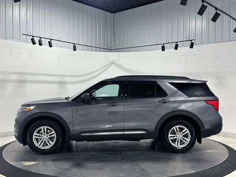 Used 2021 Ford Explorer XLT w/ Equipment Group 202A AWD/4WD image 15