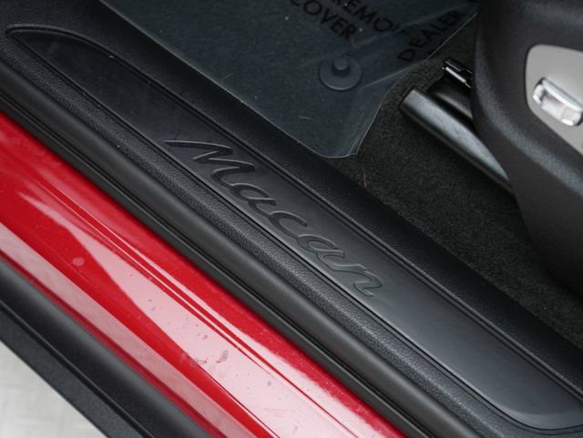 Certified 2026 Porsche Macan AWD/4WD image 13