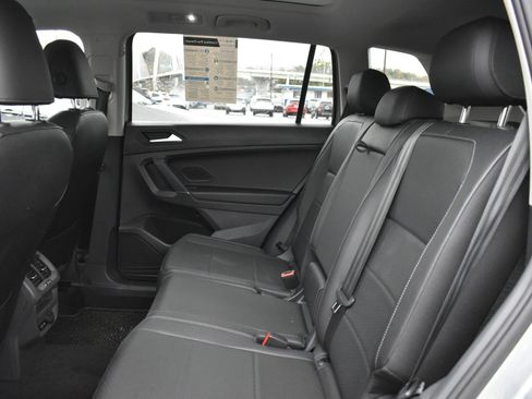 Used 2020 Volkswagen Tiguan SEL image 17