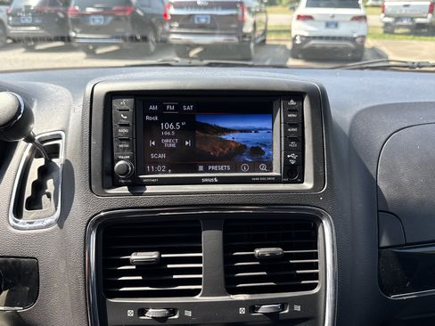 Used 2019 Dodge Grand Caravan SE FWD image 23