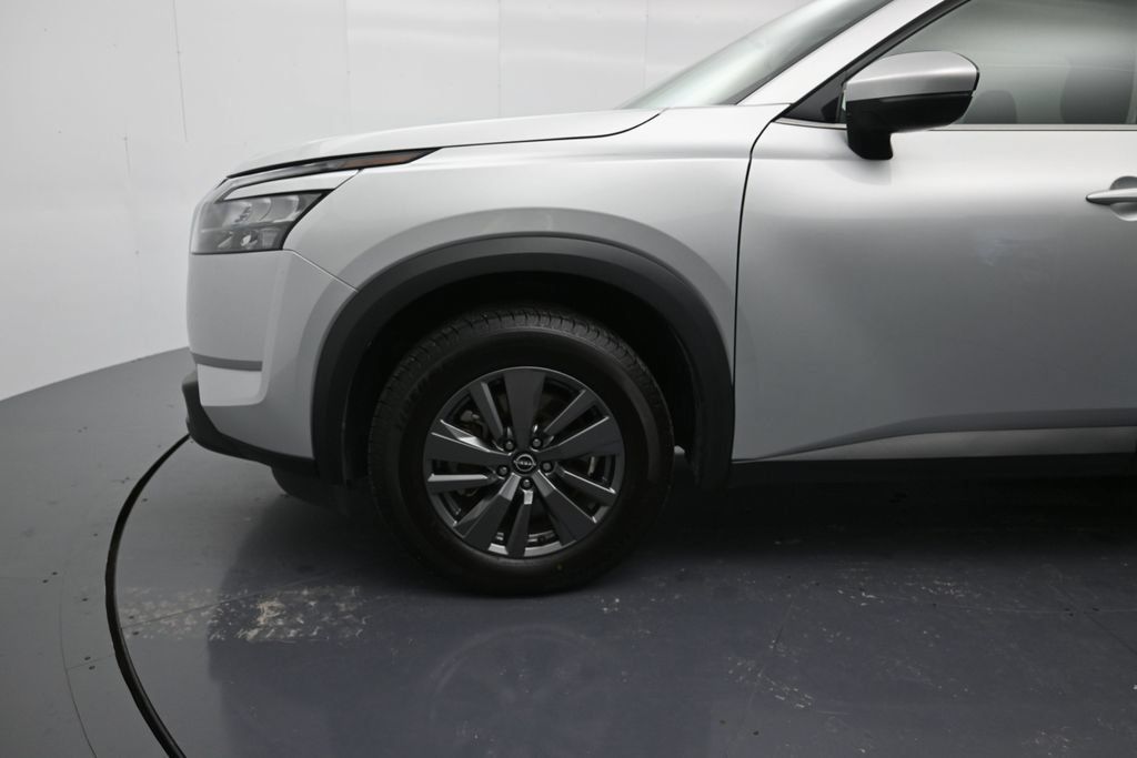 Used 2025 Nissan Pathfinder SV FWD image 9