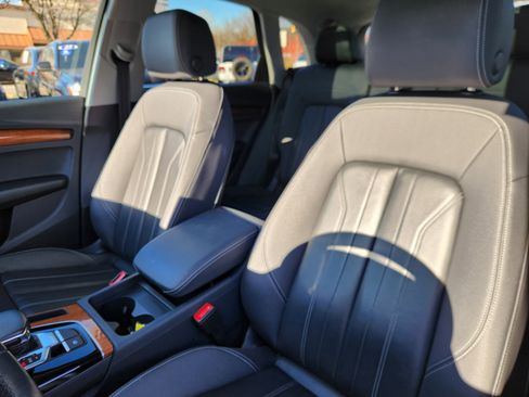 Used 2023 Audi Q5 2.0T Premium w/ Convenience Package image 7