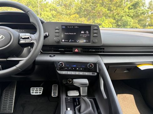 New 2026 Hyundai Elantra SEL Sport FWD image 13