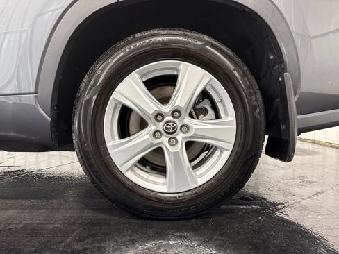 Used 2020 Toyota Highlander L AWD/4WD image 7