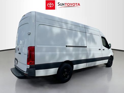 Used 2022 Mercedes-Benz Sprinter 2500 image 4