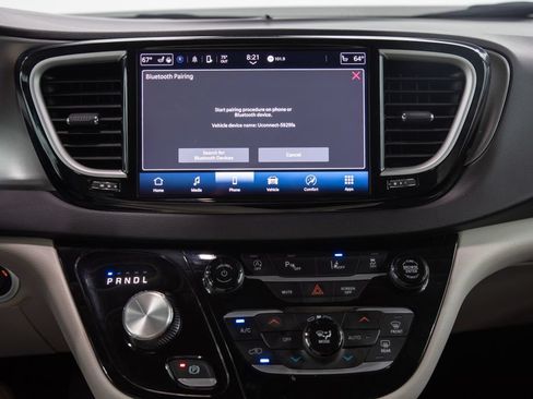 Used 2024 Chrysler Pacifica Touring-L FWD image 27