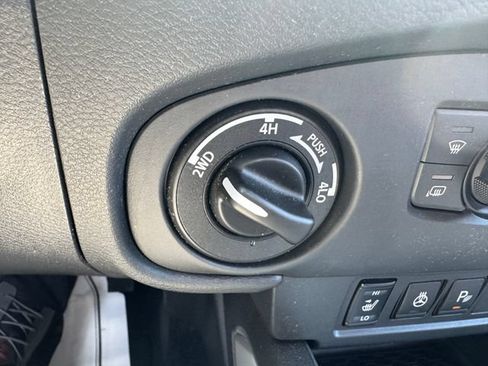 Used 2023 Nissan Frontier SV w/ SV Convenience Package AWD/4WD image 10