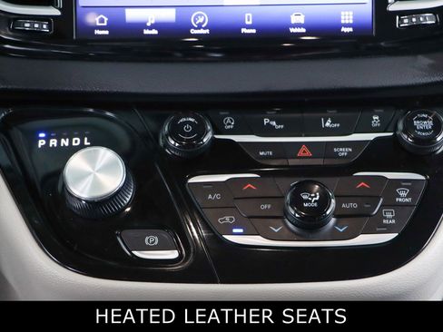 Used 2023 Chrysler Pacifica Touring-L FWD image 20
