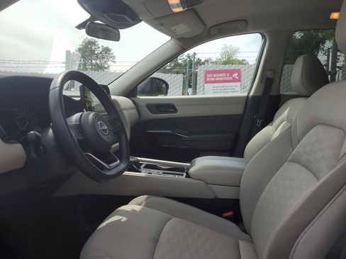 Used 2024 Nissan Pathfinder SV FWD image 8