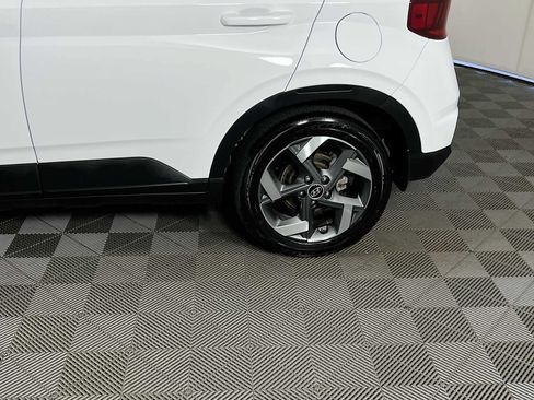 Certified 2025 Hyundai Venue SEL FWD image 30