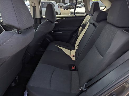 Used 2022 Toyota RAV4 XLE AWD/4WD image 8