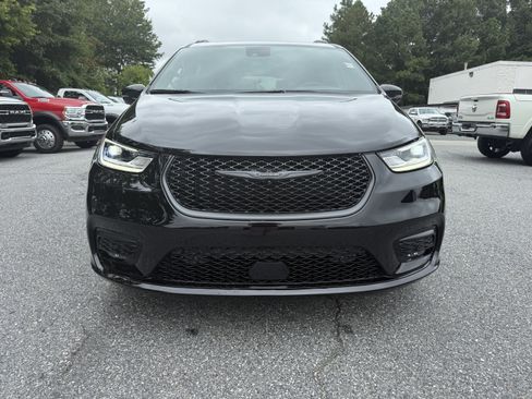 New 2026 Chrysler Pacifica Limited w/ S Appearance Package image 2