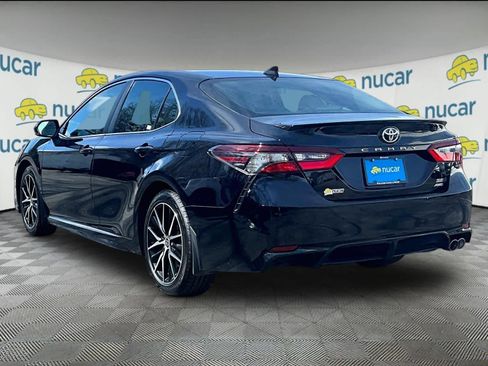 Used 2022 Toyota Camry SE image 4