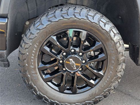 Used 2025 Chevrolet Silverado 2500 LT w/ Trail Boss Package AWD/4WD image 9