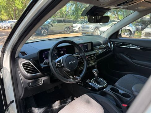 Used 2025 Kia Seltos S FWD image 33