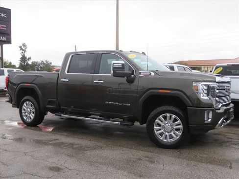 Used 2023 GMC Sierra 2500 Denali image 2