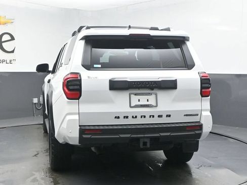 Used 2025 Toyota 4Runner TRD Off-Road Premium AWD/4WD image 36