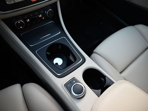 Certified 2019 Mercedes-Benz GLA 250 image 25