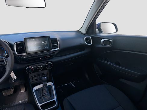 Used 2025 Hyundai Venue SE image 21